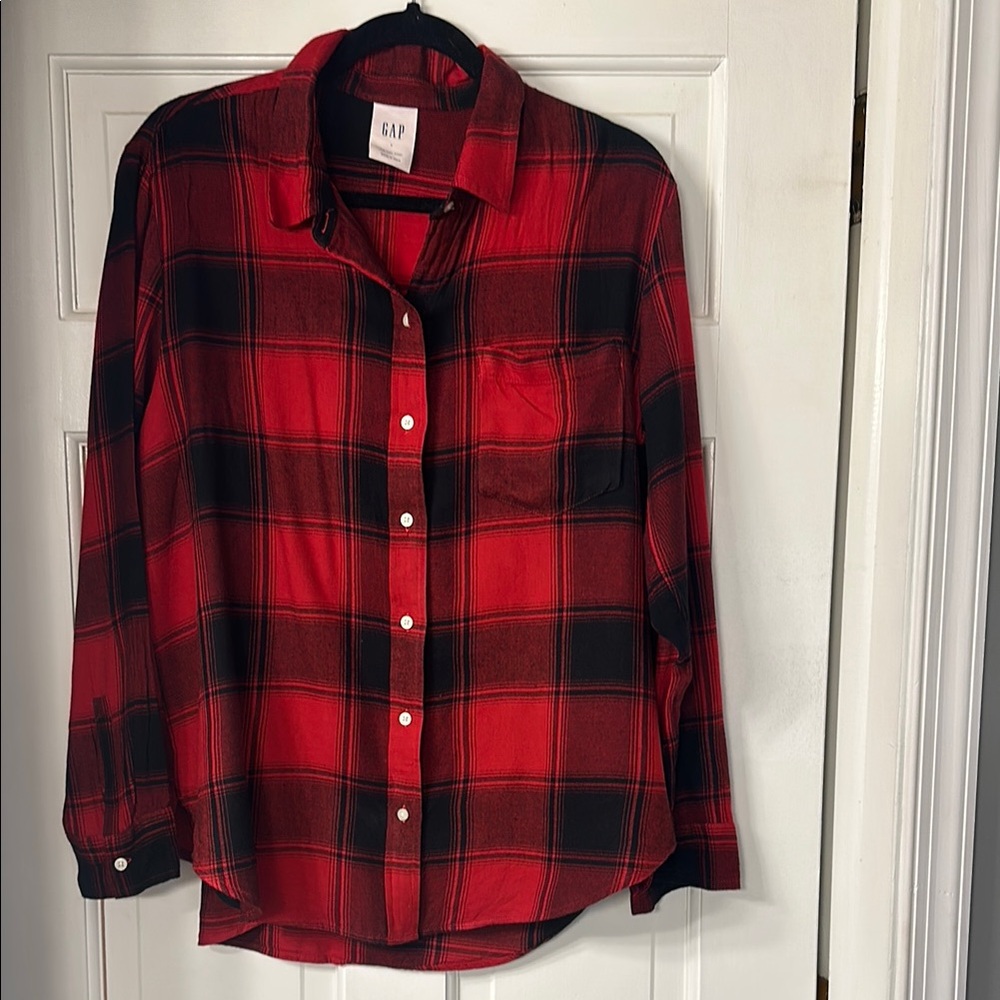 GAP Red and Black Plaid Button Down Shirt